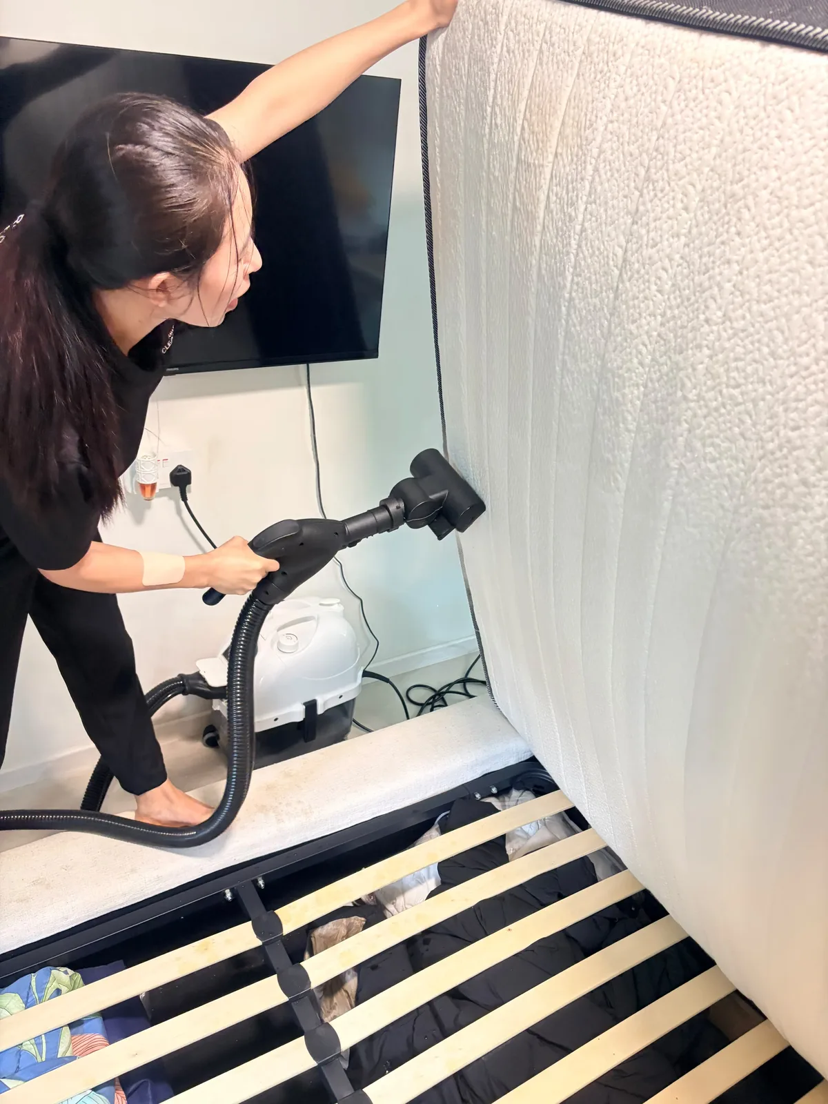 Mattress deep cleaning — side panel extraction close-up
