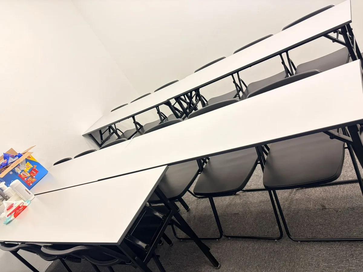 Office cleaning result โ large training hall, spotless tables and clean carpet