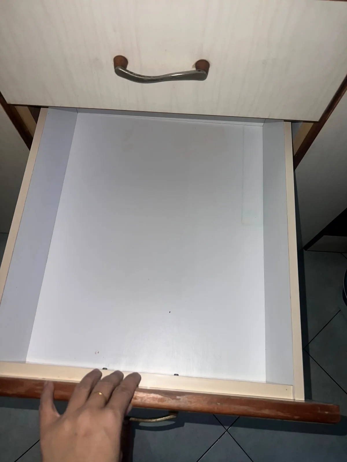 Post-tenancy after cleaning โ kitchen drawer spotless inside