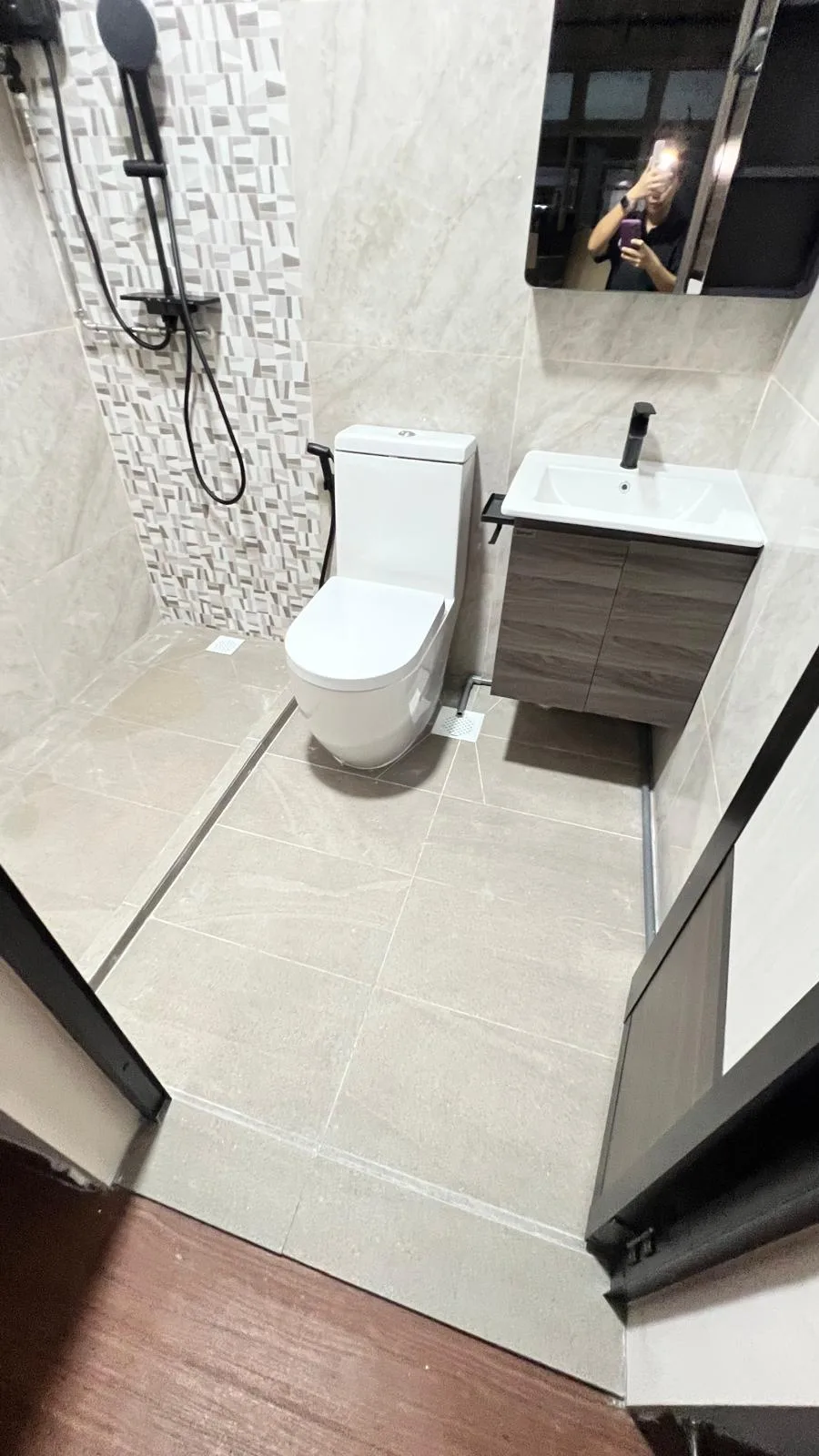 Bathroom after cleaning โ grout clean, surfaces sparkling