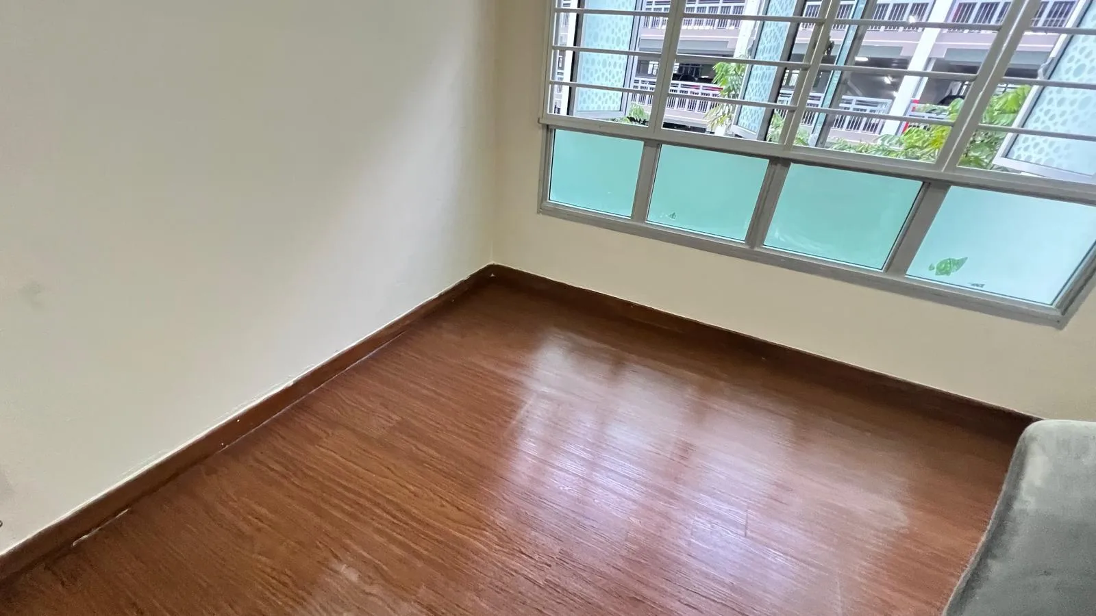 Bedroom after post-reno cleaning โ fresh, dust-free and move-in ready