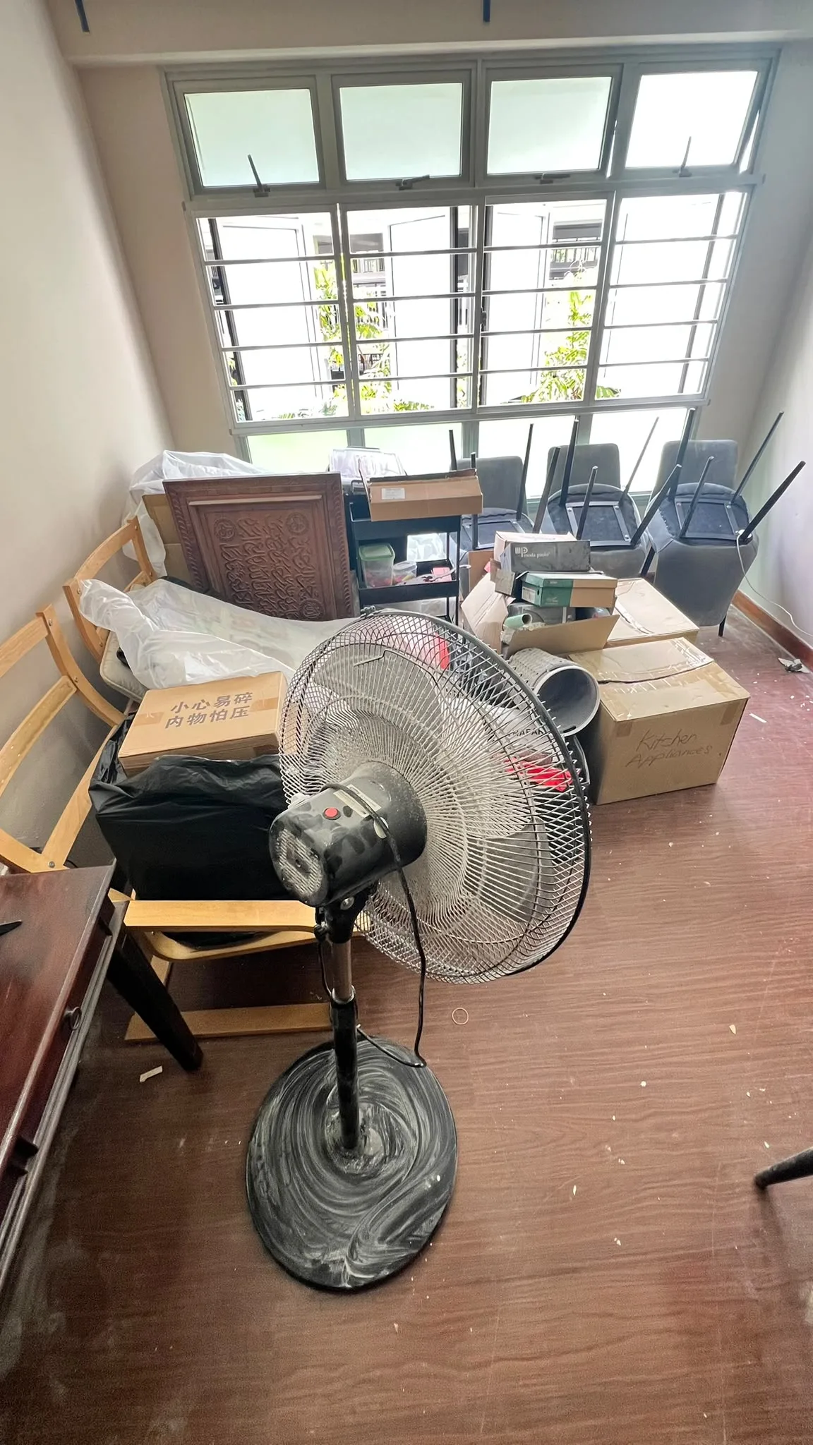Bedroom before cleaning โ contractor dust throughout